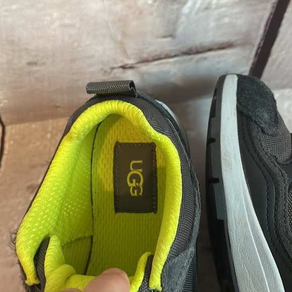 UGG boys slip on sneaker size 1 - Picture 14 of 15